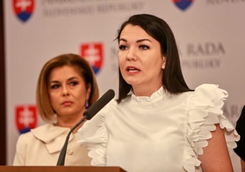 Magyar obchádza Slovensko. Jurík tvrdí, že jeho kroky vysielajú jasný signál Ficovi