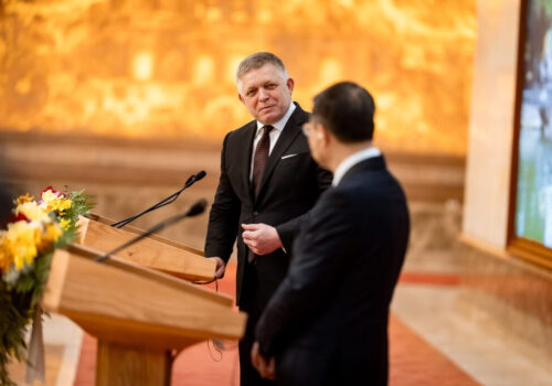 Priame lety aj jadro. Čo priniesla Ficova 30-hodinová návšteva Vietnamu? – VIDEO, FOTO