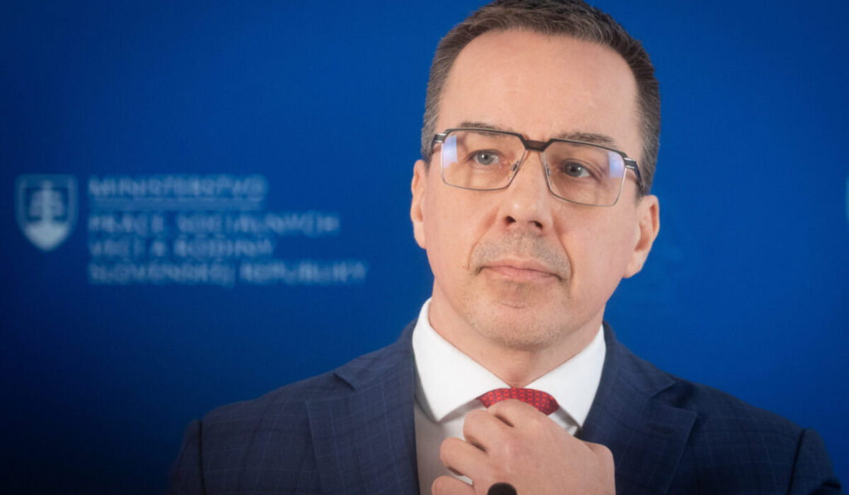 Nezamestnanosť klesla k hranici štyroch percent, voľných je takmer 124-tisíc pracovných miest – VIDEO