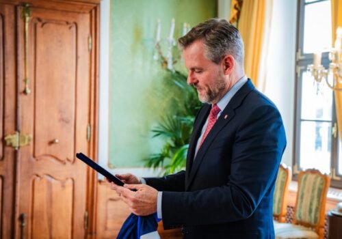 Opozíciu neprekvapuje, že Pellegrini stopol kľúčovú otázku referenda, vidí za tým politickú motiváciu