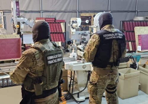 Slovenskí colníci pomohli Poliakom odhaliť organizovanú skupinu a zaistiť viac ako 16 ton tabaku