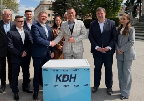 Kandidátom KDH na primátora Hlohovca je Ľubomír Petrek, z námestia nemá byť podľa neho parkovisko – VIDEO