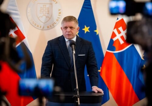 Fico po maďarských voľbách reaguje na obvinenia. Tvrdenia o migrantoch označil za klamstvo bez dôkazov – VIDEO