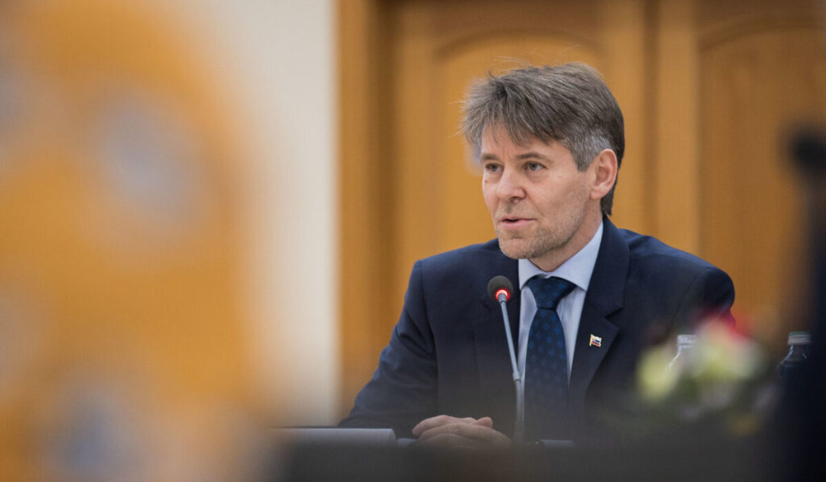 Situácia ohľadom konkurencieschopnosti hospodárstva, vysokých cien energií a energetickej bezpečnosti zostáva podľa Eštoka kritická