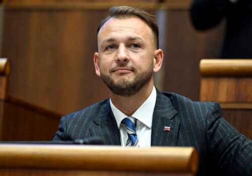 Schôdzu o odvolávaní Šutaja Eštoka sa nepodarilo otvoriť, parlament nebol uznášaniaschopný