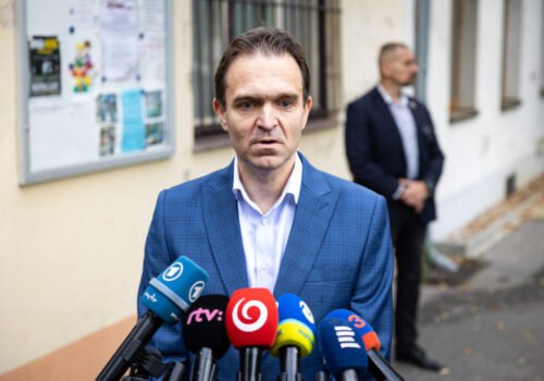 Smer chce podať trestné oznámenie na Ódora. Musí vysvetliť, odkiaľ mal údajné informácie o privážaní migrantov