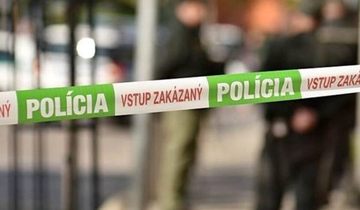 Rázusovo nábrežie v Bratislave uzavreli pre chodcov aj dopravu, na mieste našli napodobeninu granátu