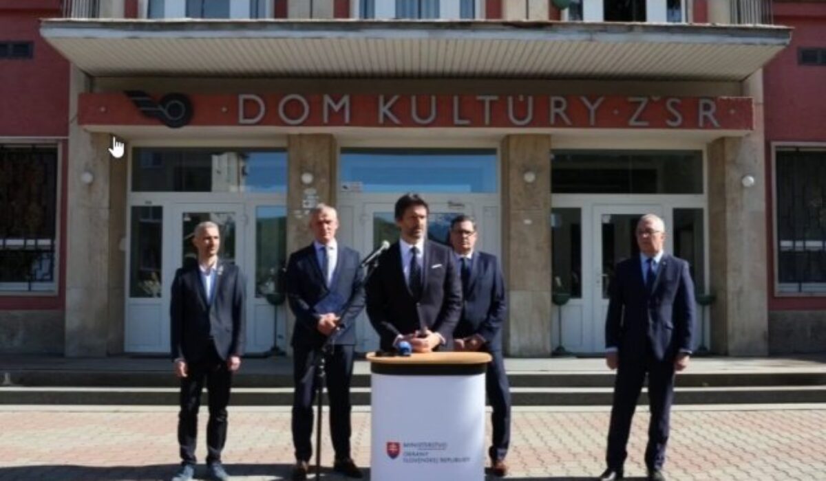 Kaliňák avizoval obnovenie Vojenského umeleckého súboru Jánošík, výberové konania sú už v príprave