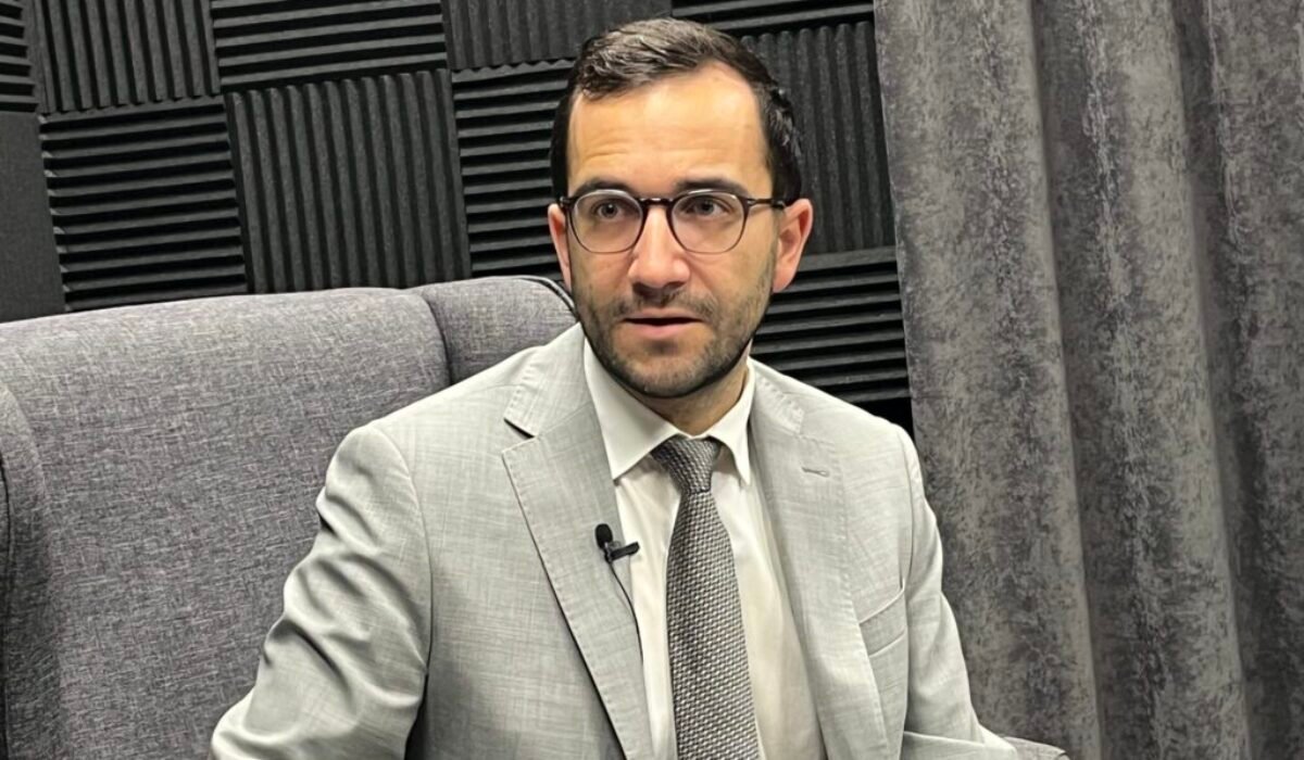 Matovičovci pokračujú v odhaľovaní luxusných víl. Investigatíva by nemala byť primárnou úlohou politikov, upozorňuje politológ