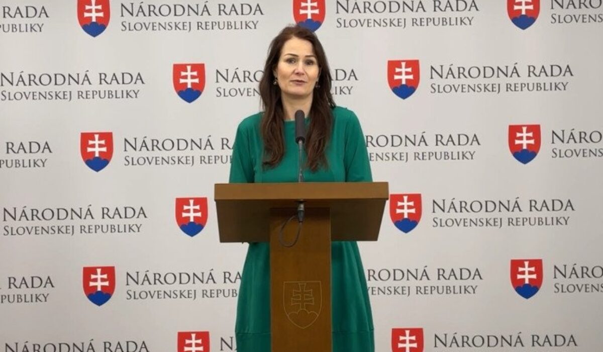 Liberáli podávajú pre Pellegriniho banket podnet na NKÚ, Holečková poukázala na vzorec neefektívneho míňania peňazí – VIDEO