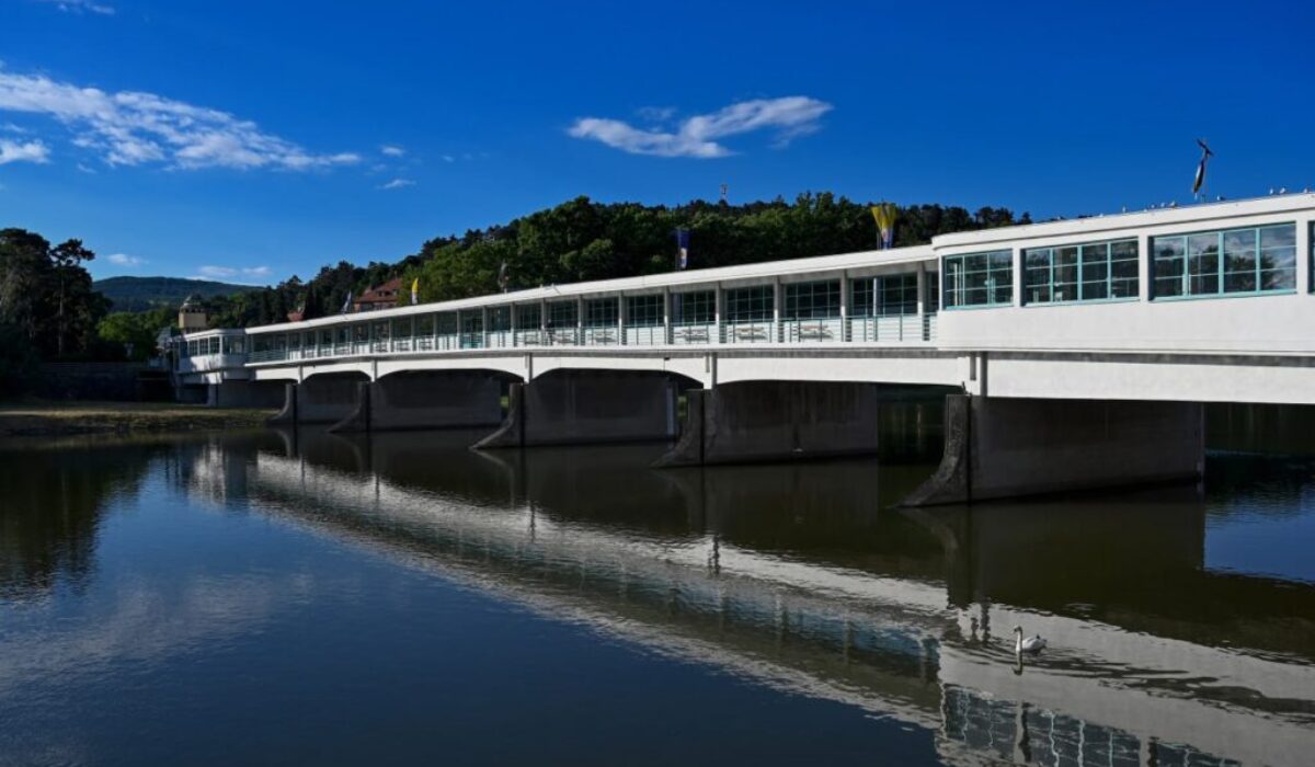 37815_konoladovy-most-piestany.jpg Ikonickému Kolonádovému mostu v Piešťanoch spevnia piliere, mesto hľadá zhotoviteľa