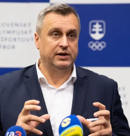 SNS navrhuje zvýšenie odvodovej úľavy na 300 eur a pomoc pre rodičov