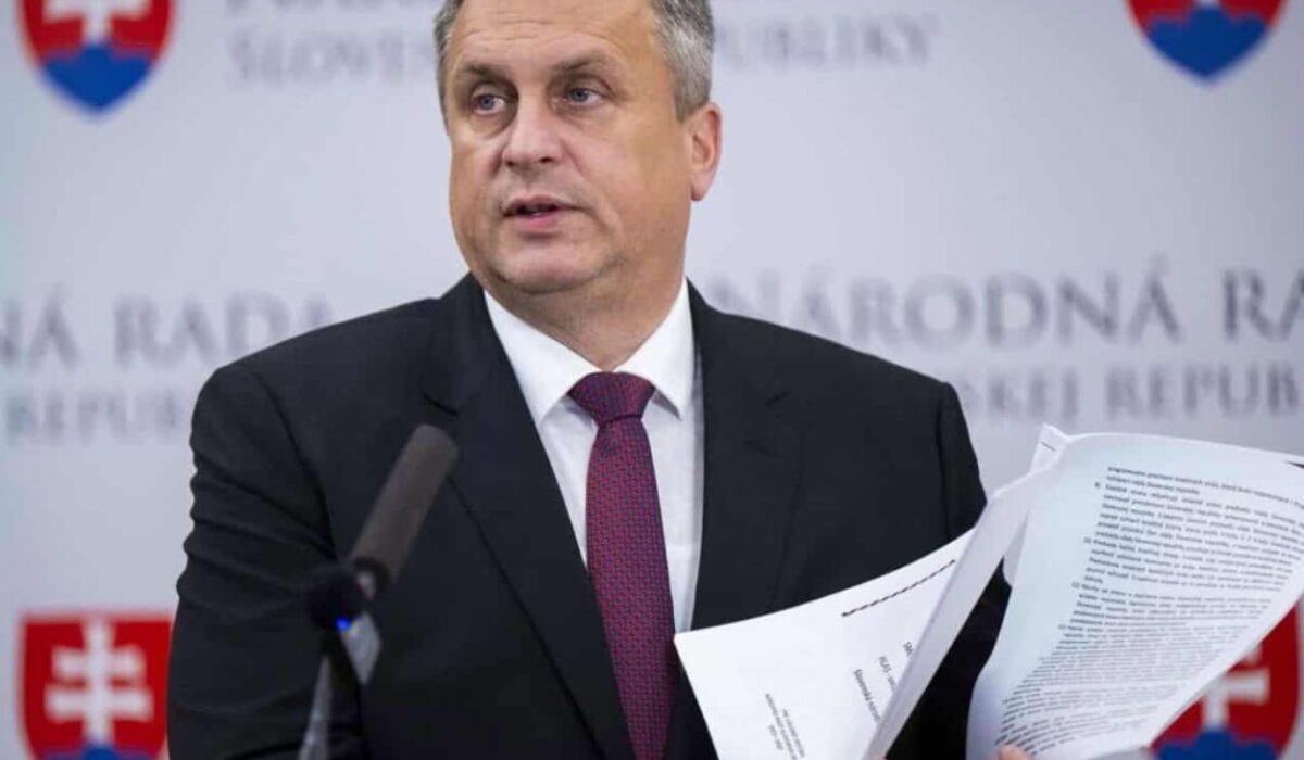 Vďaka SNS zostane viac peňazí rodičom, študentom, dôchodcom aj športovcom