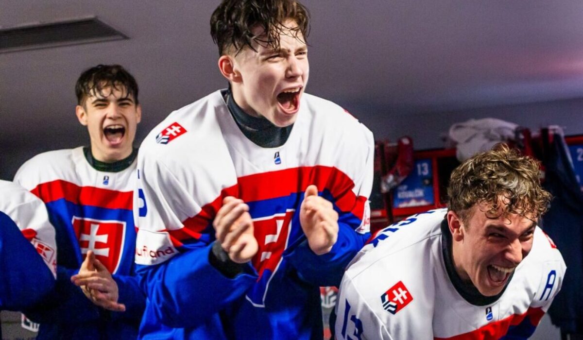 Skvelá slovenská hokejová osemnástka! Na domácich MS sa predstaví vo finále proti Švédom – VIDEO