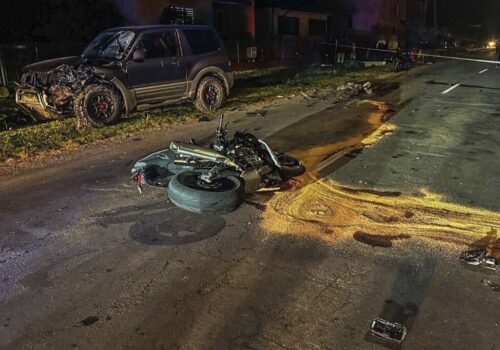 V obci Veľké Revištia prišiel o život motorkár, vošiel do protismeru a zrazil sa s autom
