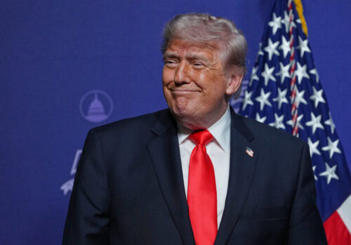 Trump uviedol, že zvýši clá na autá z EÚ na 25 percent
