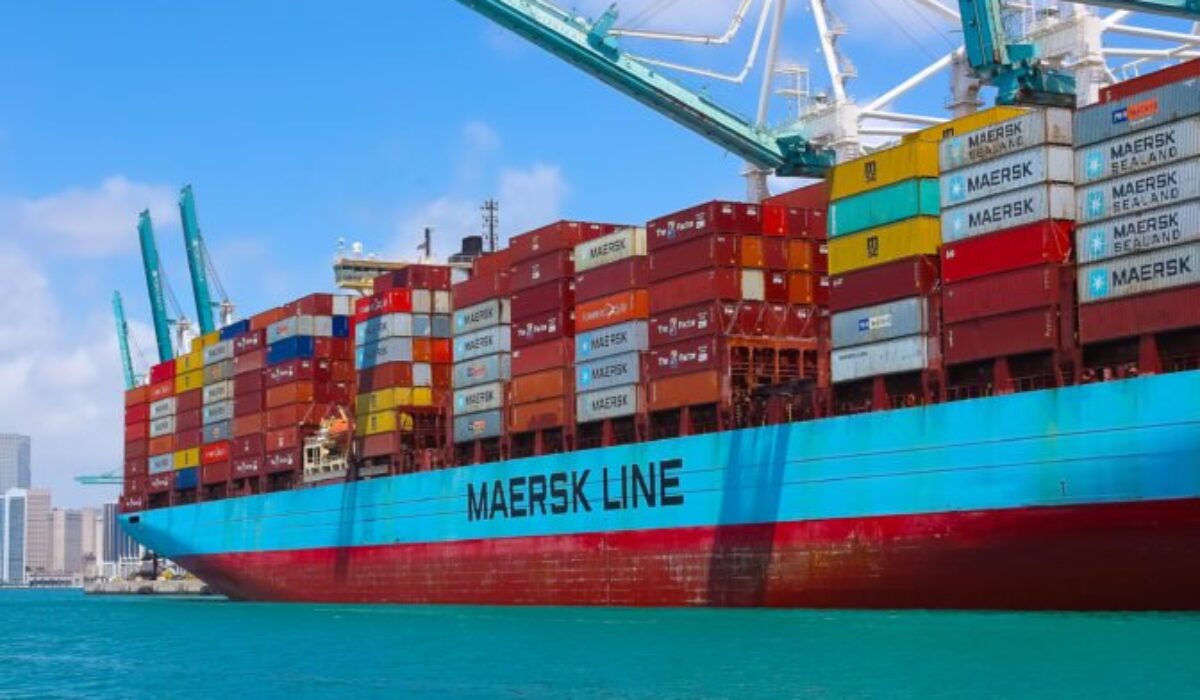 Firma Maersk tvrdí, že jej loď prešla Hormuzským prielivom pod americkou eskortou