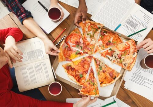 Francúzske vysoké školy zavádzajú obedy za jedno euro pre všetkých študentov
