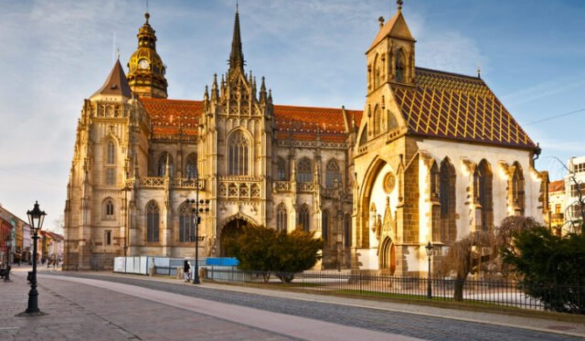 38330_gettyimages-518219208-640x420.jpg Zamestnanci mesta Košice aj Košického kraja budú mať 8. mája pracovné voľno
