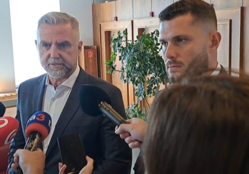 Petková v priamom prenose priznáva, že kampaň Chcem tu zostať slúžila na ovplyvňovanie a manipulovanie výsledkov parlamentných volieb, hovorí Smer – VIDEO
