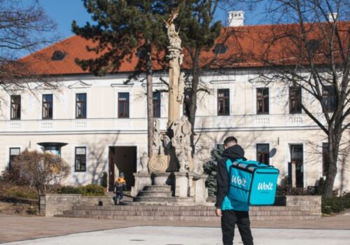 Platformová práca bude mať jasnejšie pravidlá, vláda schválila návrh zákona