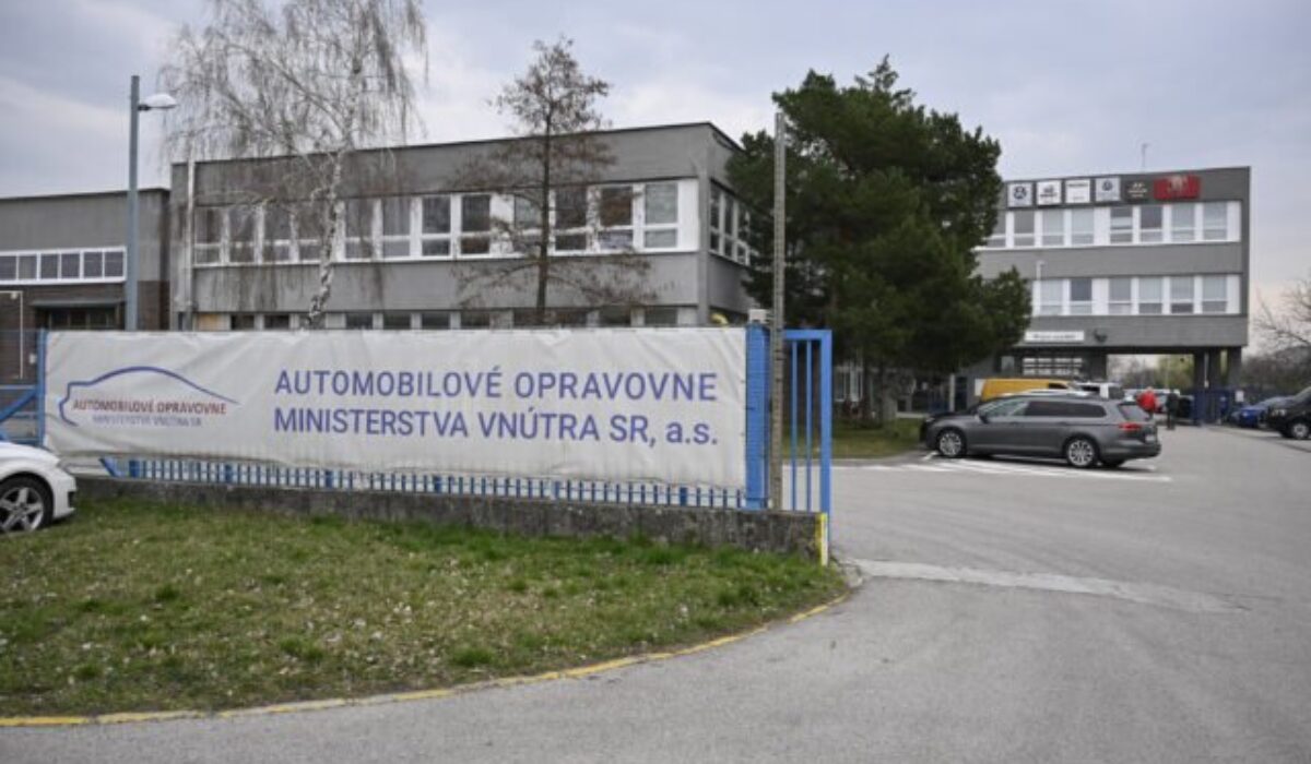 Kontrolóri identifikovali pasívny prístup, ministerstvá vnútra a obrany zanedbávajú strategické riadenie svojich vlastných podnikov