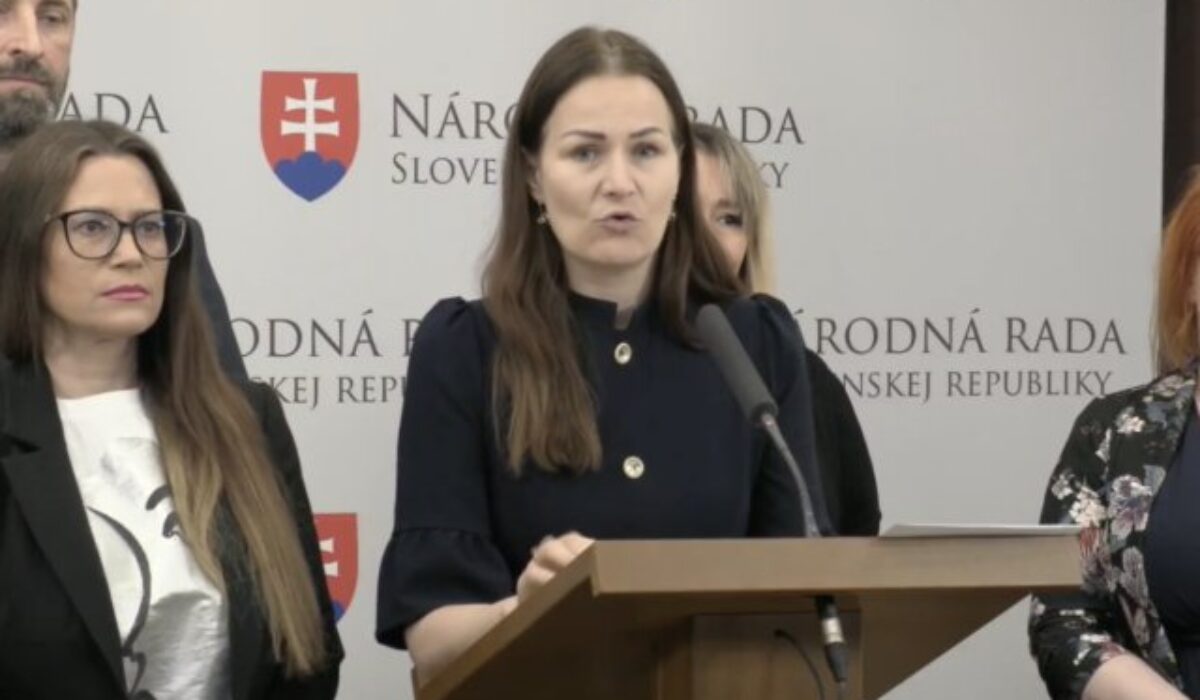 Deti môžu zostať traumatizované. Odborníci sa búria proti road show ministerstva vnútra, hovoria o šoku a strachu – VIDEO