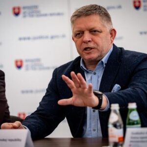 Fico, Gašpar aj Takáč sa vzdali účasti v najbližších diskusiách, Slovensku chcú dopriať víkend bez politiky