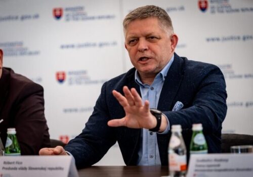 Fico by mal počas návštevy Ruska pripomenúť aj obete vojny na Ukrajine, Amnesty International žiada jasný postoj k Rusku