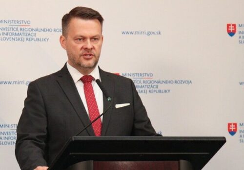 Minister regiónov predsa musí chodiť do regiónov, Migaľ sa ohradil voči výčitkám progresívcov
