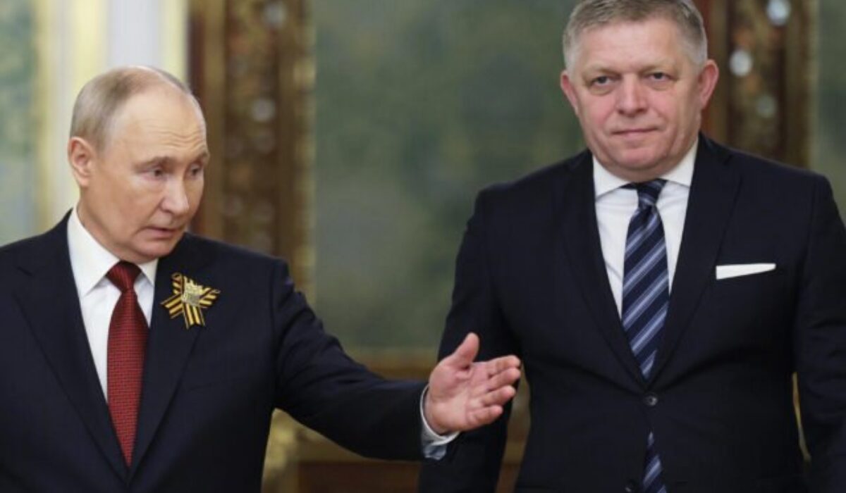 Putin prijal Fica v Kremli počas osláv Dňa víťazstva, ocenil, že slovenský premiér prišiel