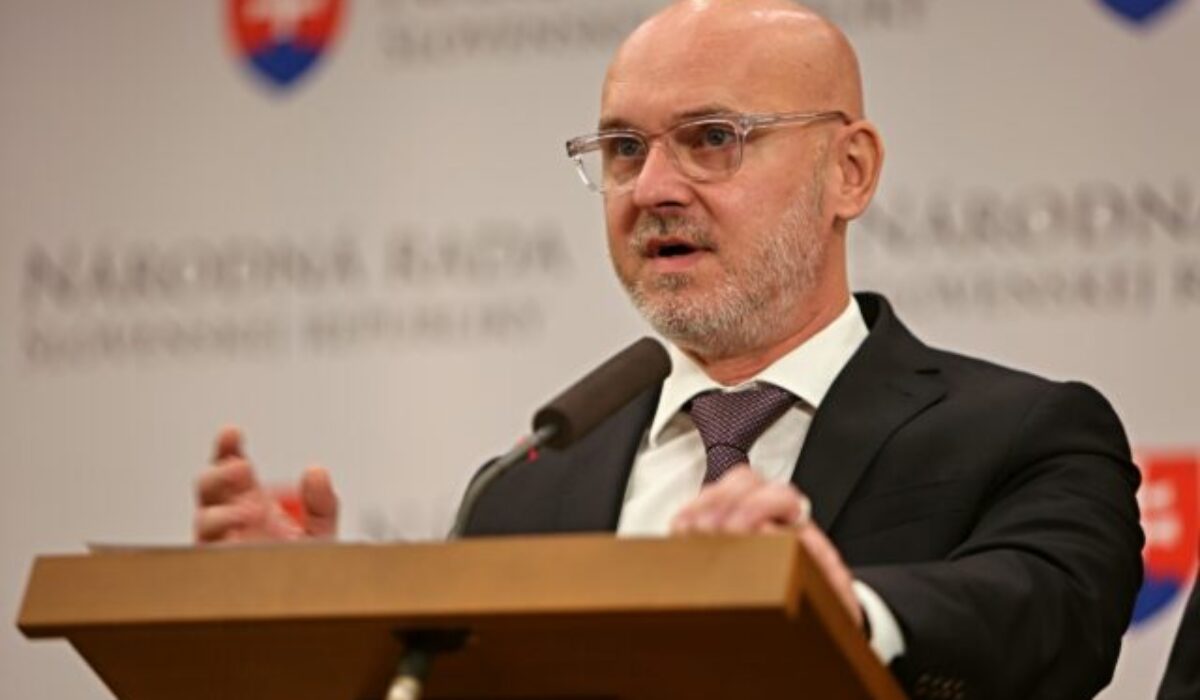 Gröhling sa referenda zúčastní, jeho organizátorov však kritizuje. Do hlasovania ostáva mesiac a nič sa nedeje