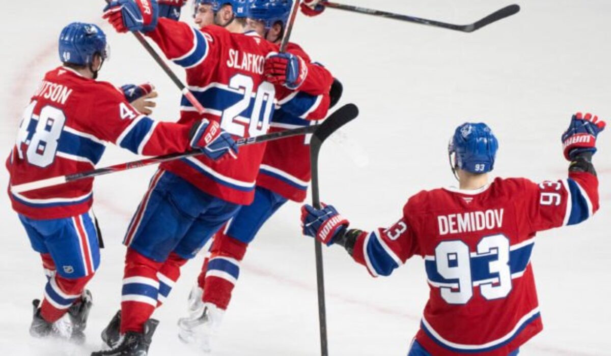 Gólový návrat Slafkovského a Caufielda a suverénny Montreal vedie v sérii nad Buffalom 2:1 – VIDEO