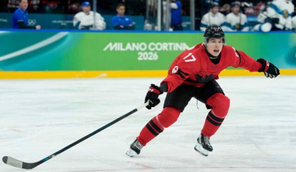 Má len 19 rokov a chvália ho Crosby aj MacKinnon. Kanada z neho urobila kapitána na MS v hokeji 2026 – VIDEO