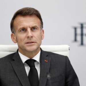 Emmanuel Macron si v Nairobi zabehal s maratónskou legendou Kipchogem – VIDEO