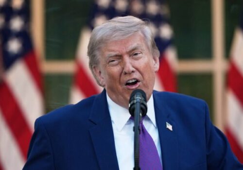 Trump rád tvrdí, že „drží karty v rukách“, ale realita vo vojne s Iránom je podľa expertov iná