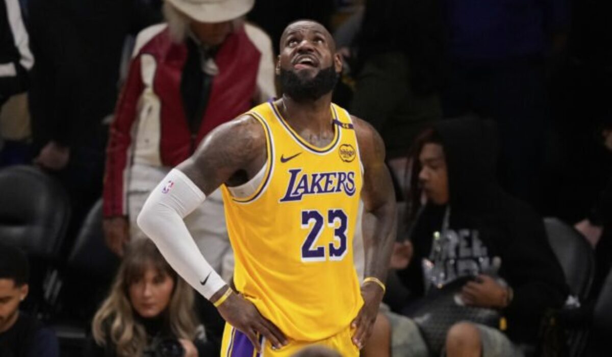LeBron James vypadol s LA Lakers z play-off. Ako to vidí so svojou budúcnosťou?