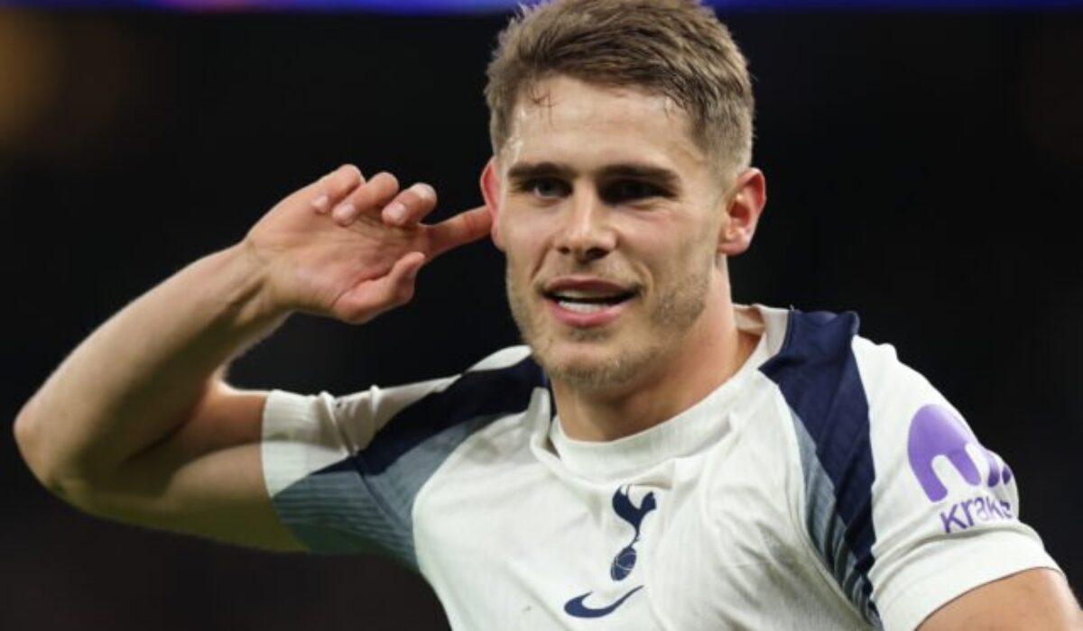 Vlastníci Tottenhamu po ďalšom boji o záchranu v Premier League sľúbili fanúšikom zlepšenie