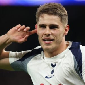 Vlastníci Tottenhamu po ďalšom boji o záchranu v Premier League sľúbili fanúšikom zlepšenie