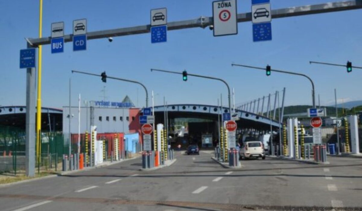 Hraničné priechody s Ukrajinou sú z bezpečnostných dôvodov dočasne uzavreté