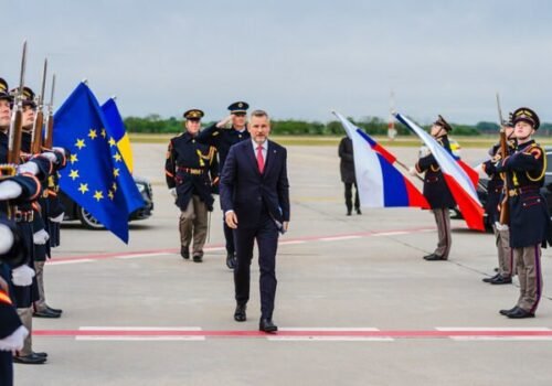 Pellegrini v Bukurešti vyzdvihol slovenský podiel na vývoji nového obrneného vozidla pre Rumunsko