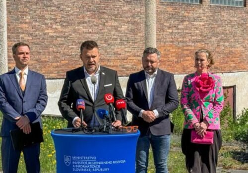 Opustené fabriky a chátrajúce budovy dostanú druhú šancu, Migaľovo ministerstvo spustilo veľký projekt – VIDEO, FOTO