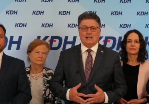 KDH navrhuje prísnejšie pravidlá pre deti na sociálnych sieťach, zaviesť chce aj povinné overovanie veku – VIDEO