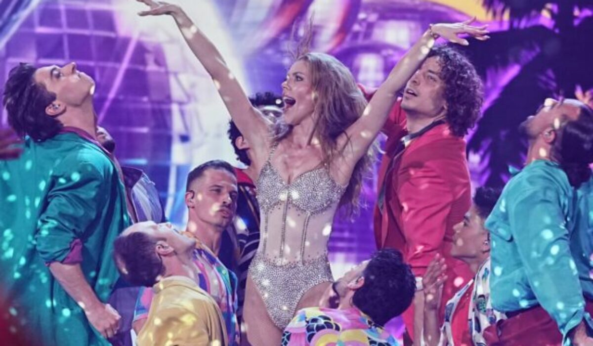 Eurovízia zažila kontroverziu aj silné emócie. Do finále postúpila aj skladba „Choke Me“