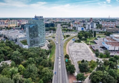 Obyvatelia Petržalky sú nespokojní so stavom ciest a chodníkov, zmeny na Draždiaku však vníma pozitívne až 70 percent ľudí