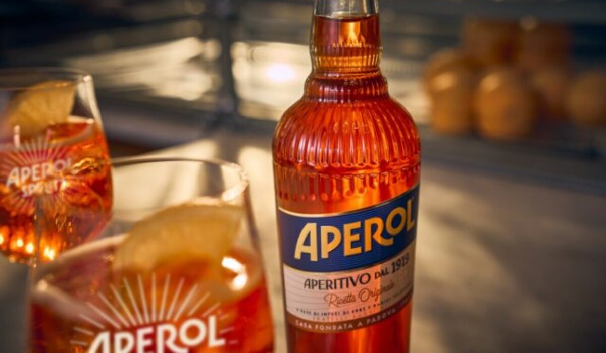 Ikona v novom šate: Aperol predstavuje redizajn svojej fľaše