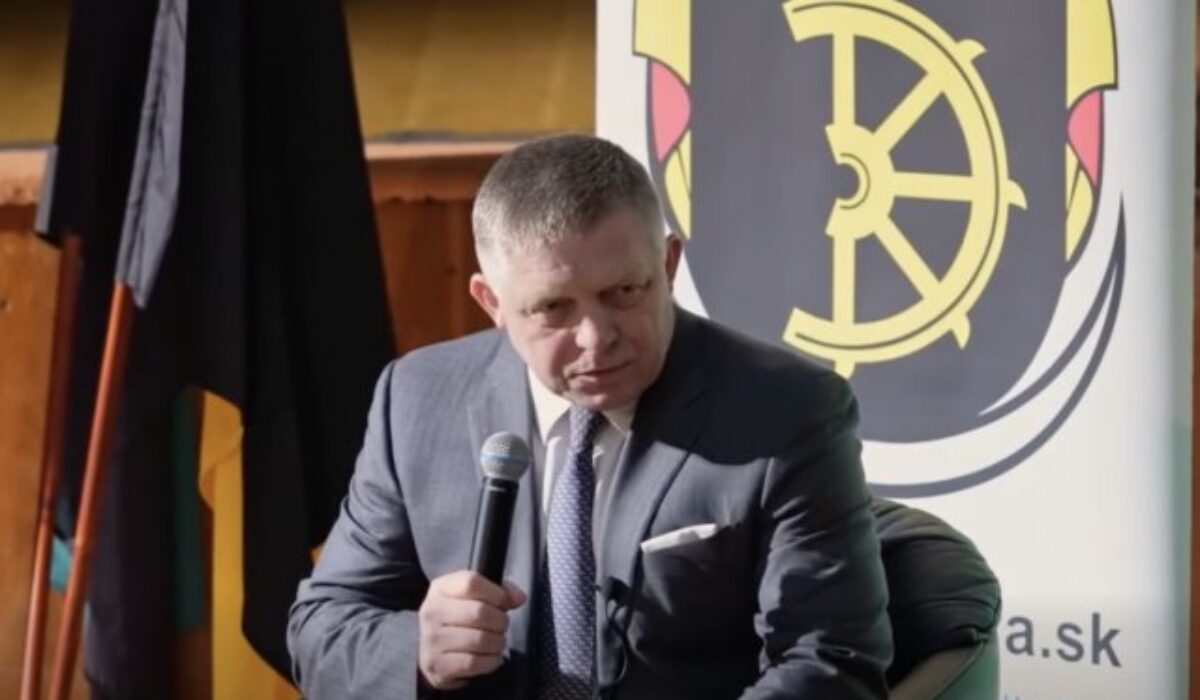 Fico sa v deň výročia atentátu stretol so študentmi, svet nie je jednoduché miesto na život, odkázal im – VIDEO, FOTO