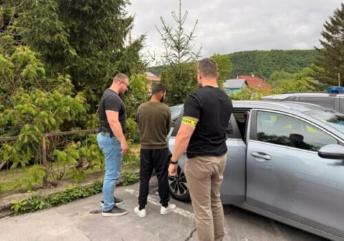 Muž zo Zvolena opakovane znásilňoval a nútil svoju tehotnú družku k prostitúcii, hrozí mu až 15 rokov väzenia – FOTO