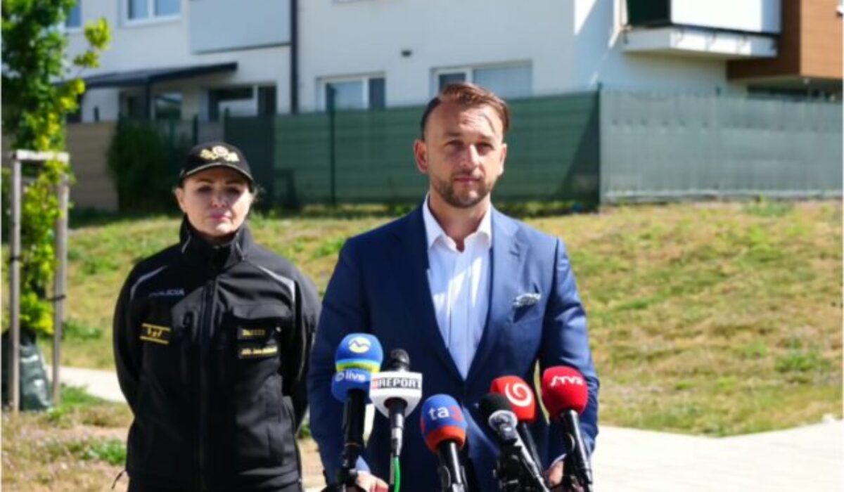 Ministerstvo vnútra získalo do vlastníctva ďalších desať bytov, policajtom tak uľahčí výkon služby – VIDEO