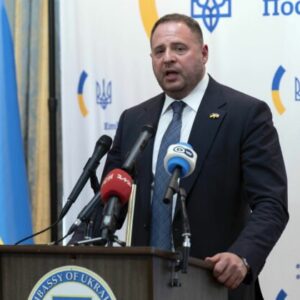 Spoľahol sa na pomoc priateľov? Bývalého Zelenského poradcu Jermaka prepustili z väzby po zložení kaucie